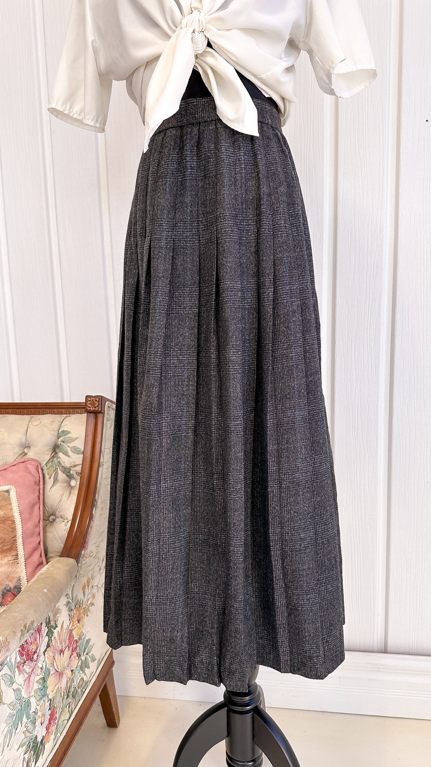 Grey plaid wool skirt - medium