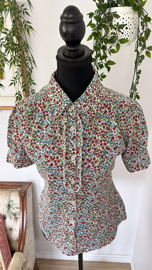 Beige blouse with red and blue flowers - small