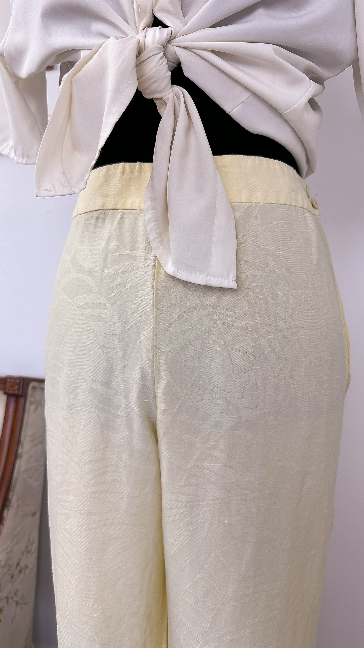 Pantalons jaune motifs palmiers en soie et lin- large