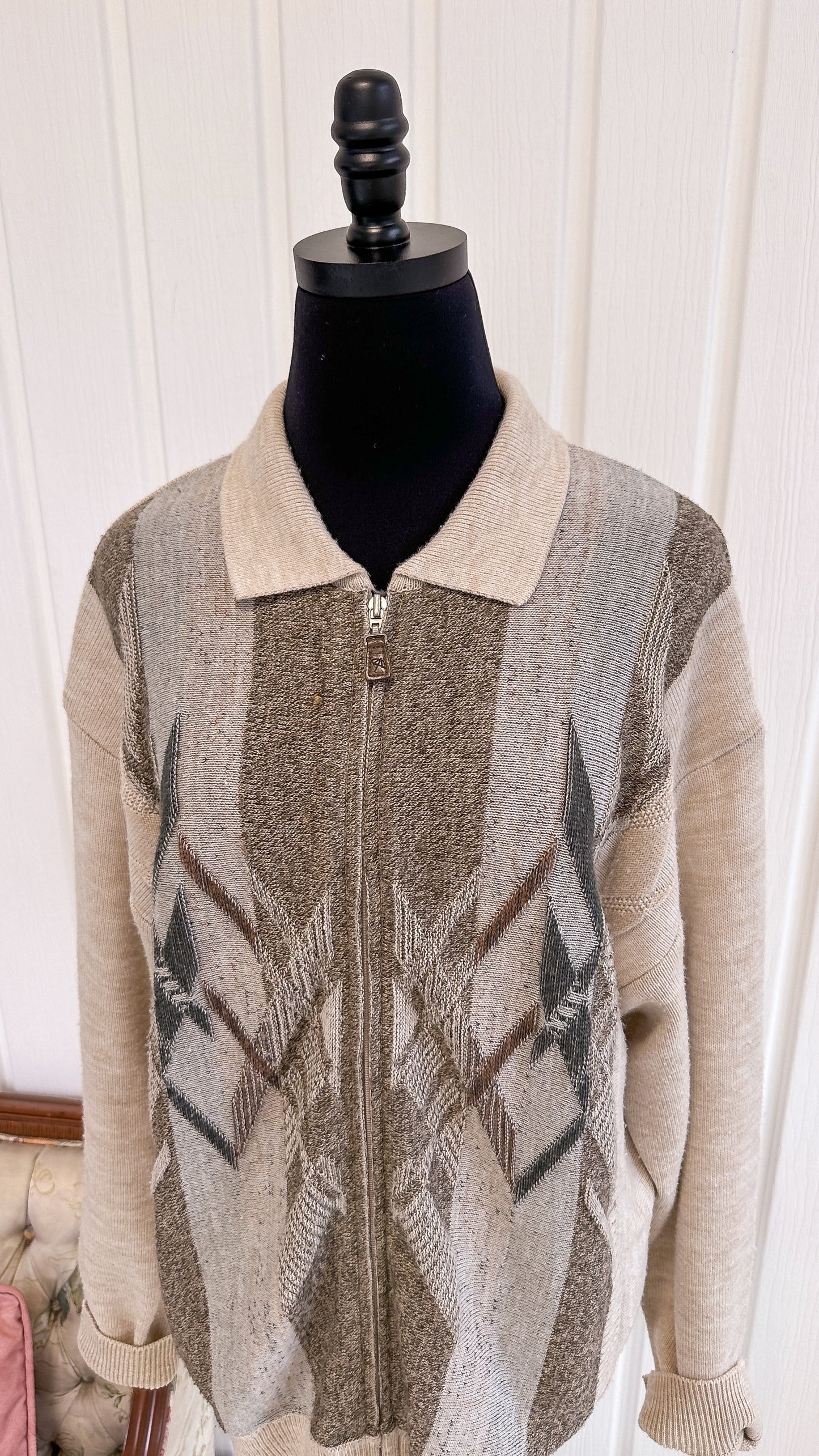 Beige patterned knitted jacket - large