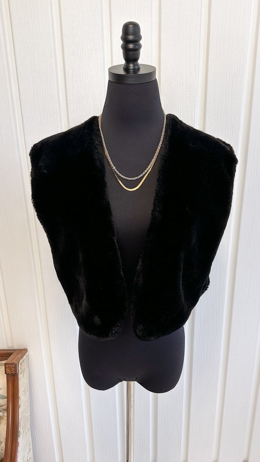 Sleeveless jacket in faux fur - medium