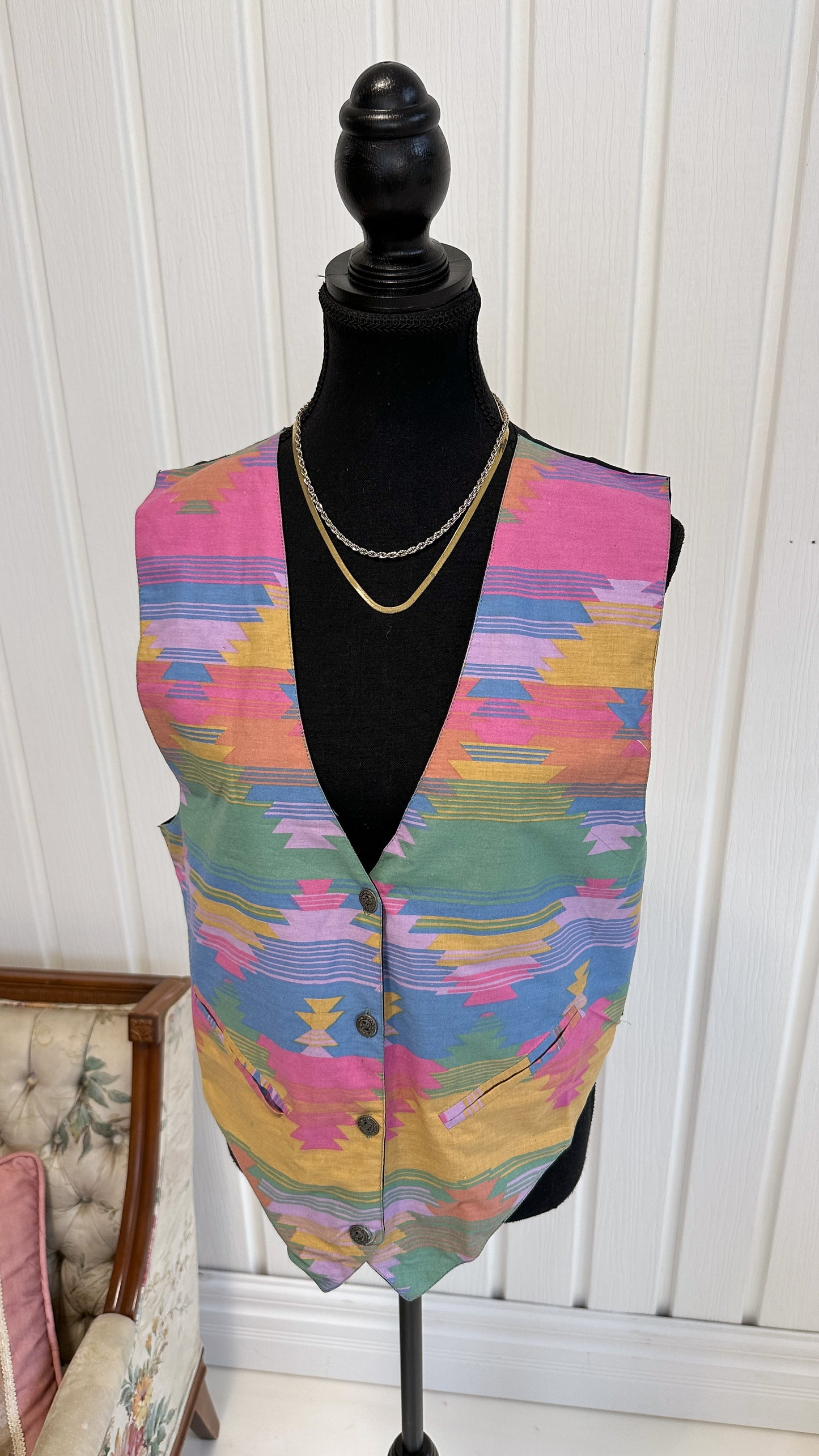 Multicolored sleeveless jacket - large