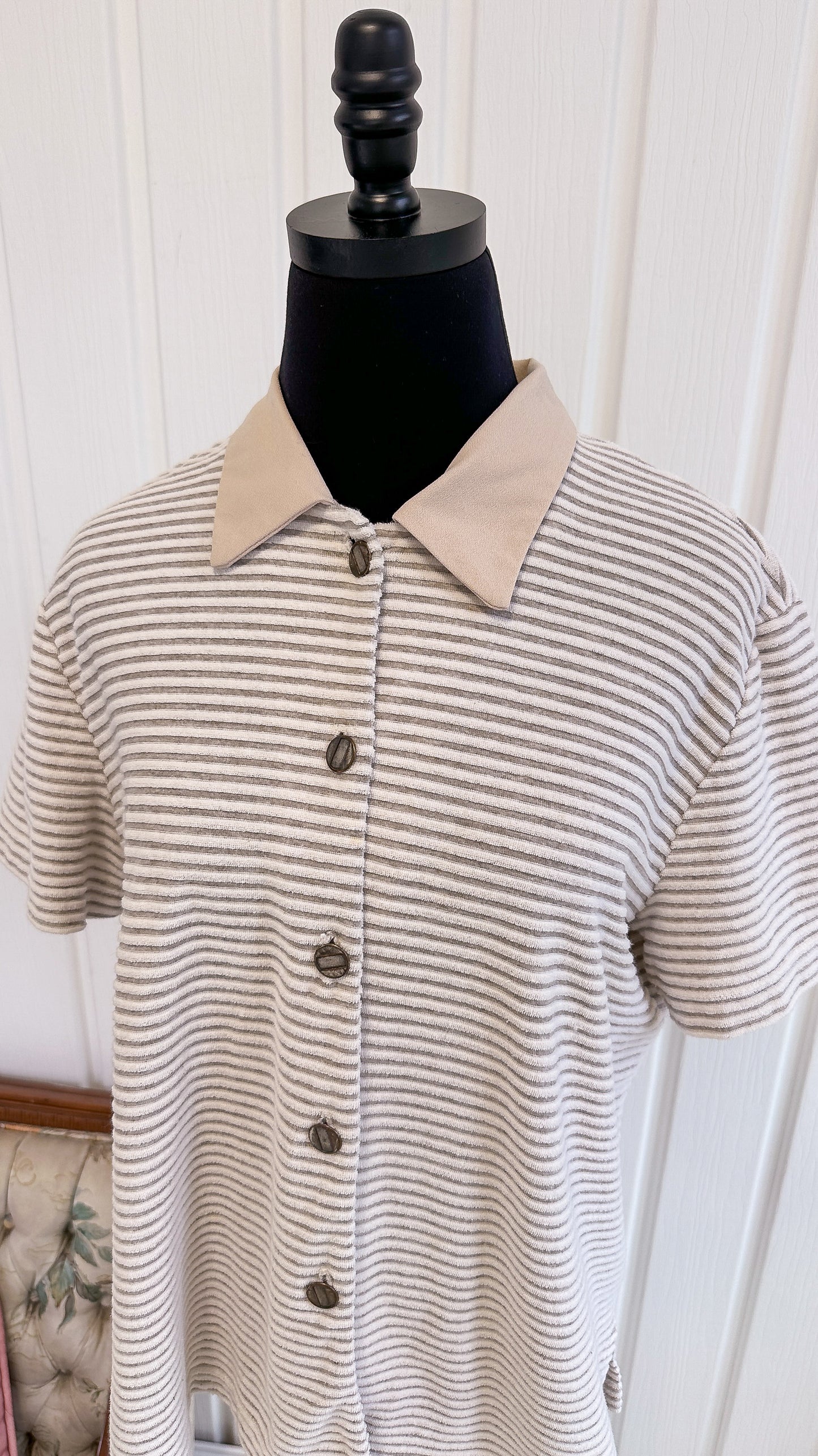 Beige ribbed t-shirt/blouse - large