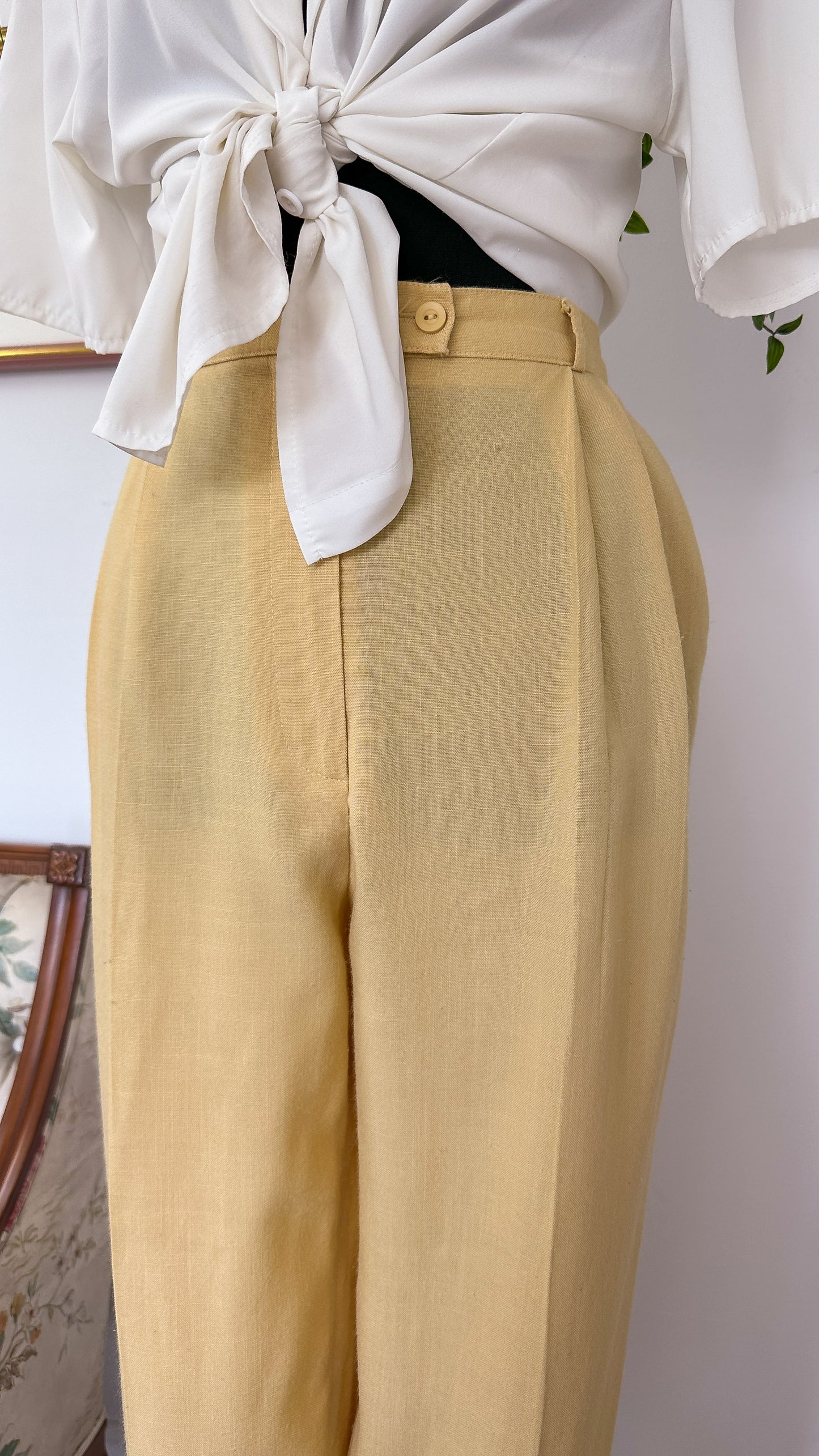 Pale yellow pleated pants - wide