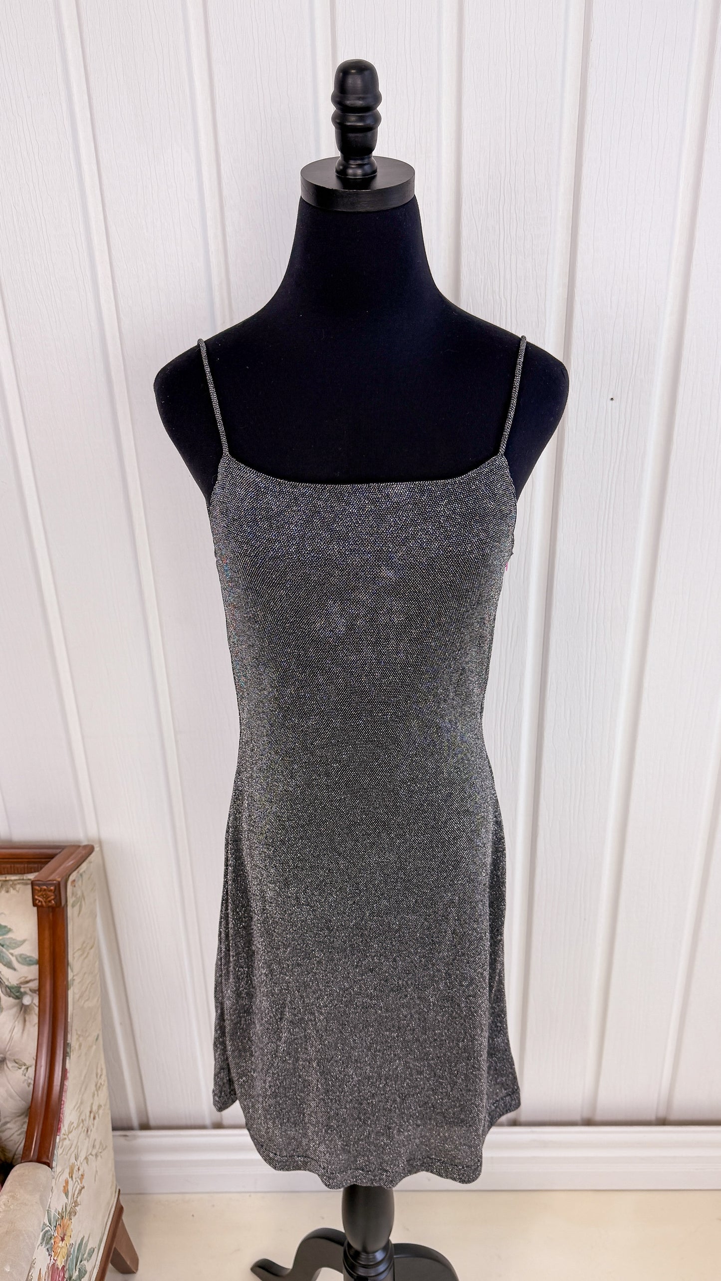 Robe argent brillant dos ouvert- small