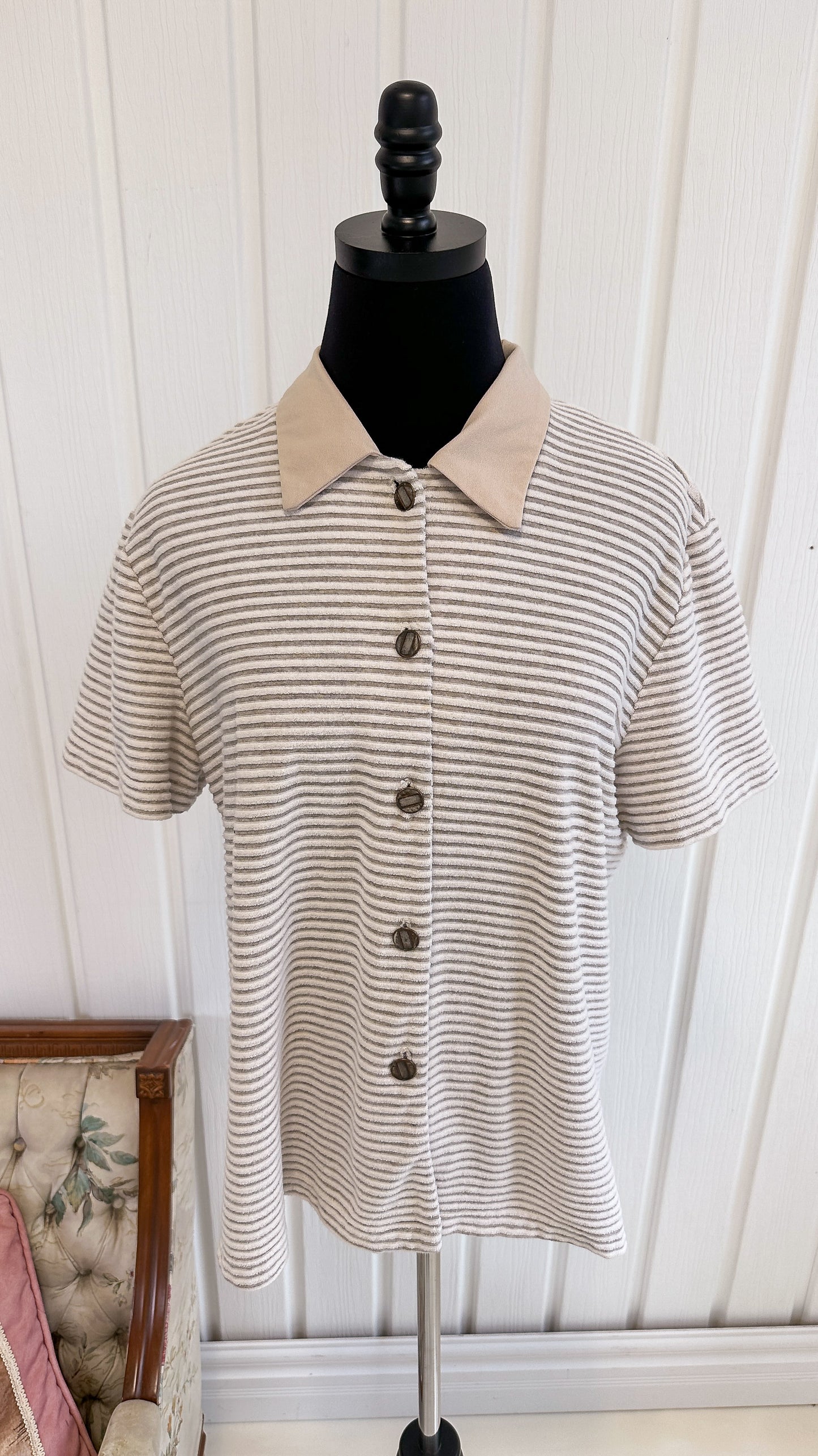 Beige ribbed t-shirt/blouse - large