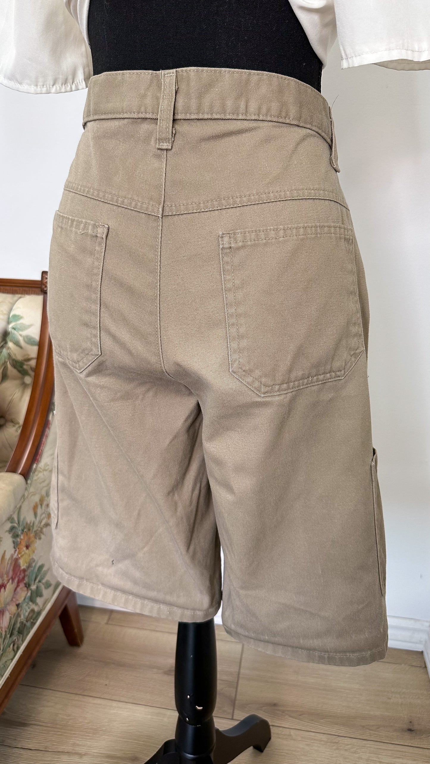 Beige cargo shorts -