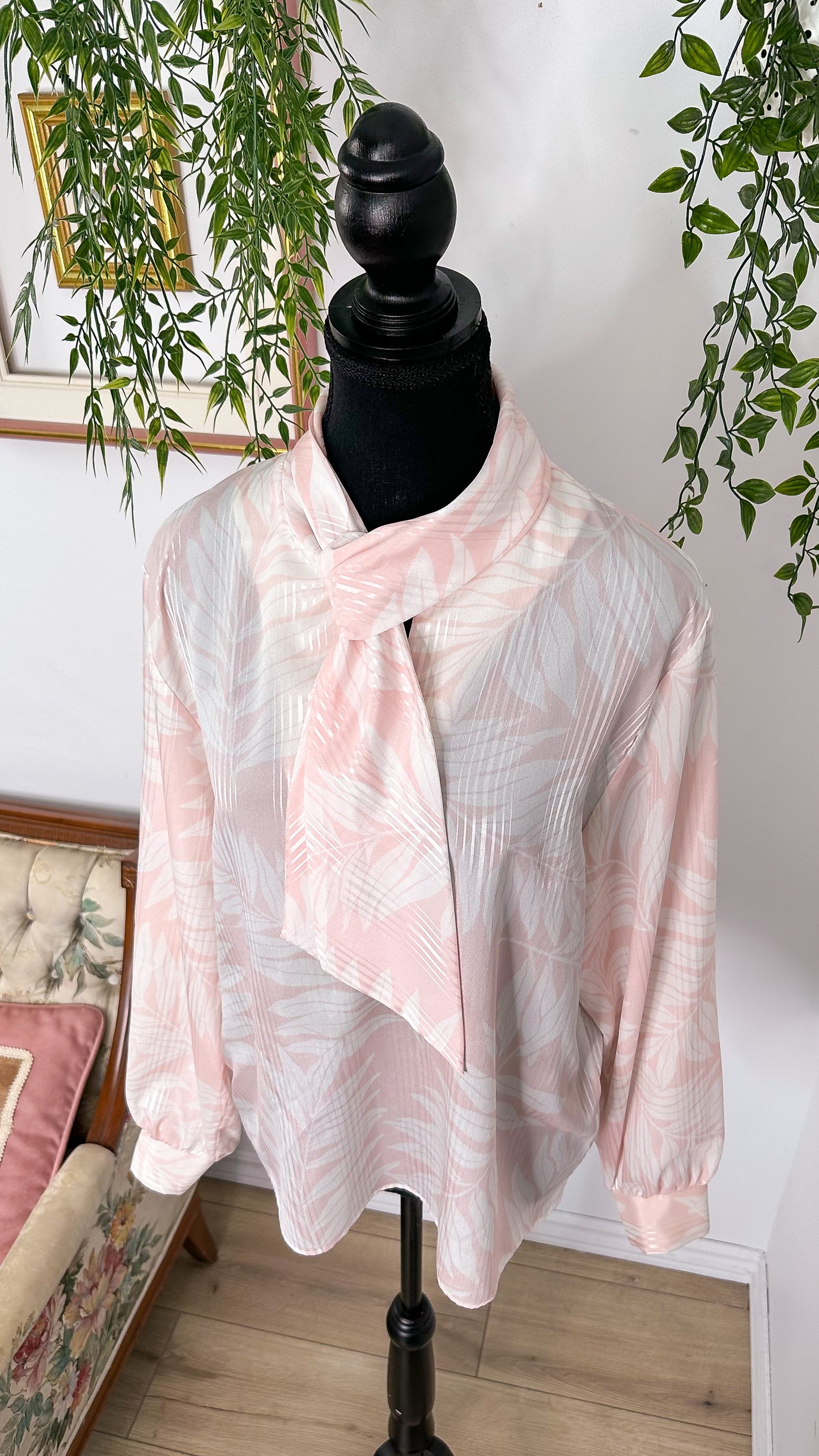 Pale pink leaf pattern blouse - large