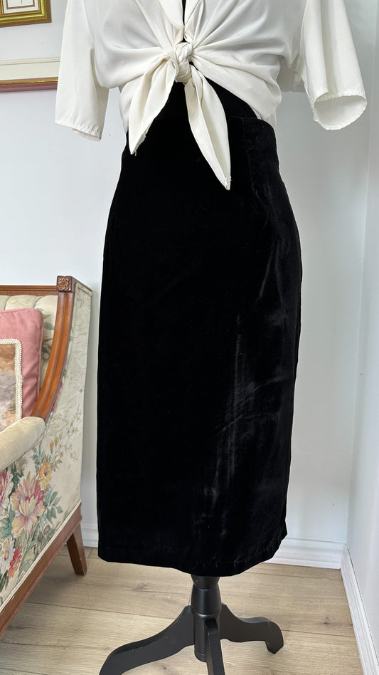 Black velvet skirt - wide