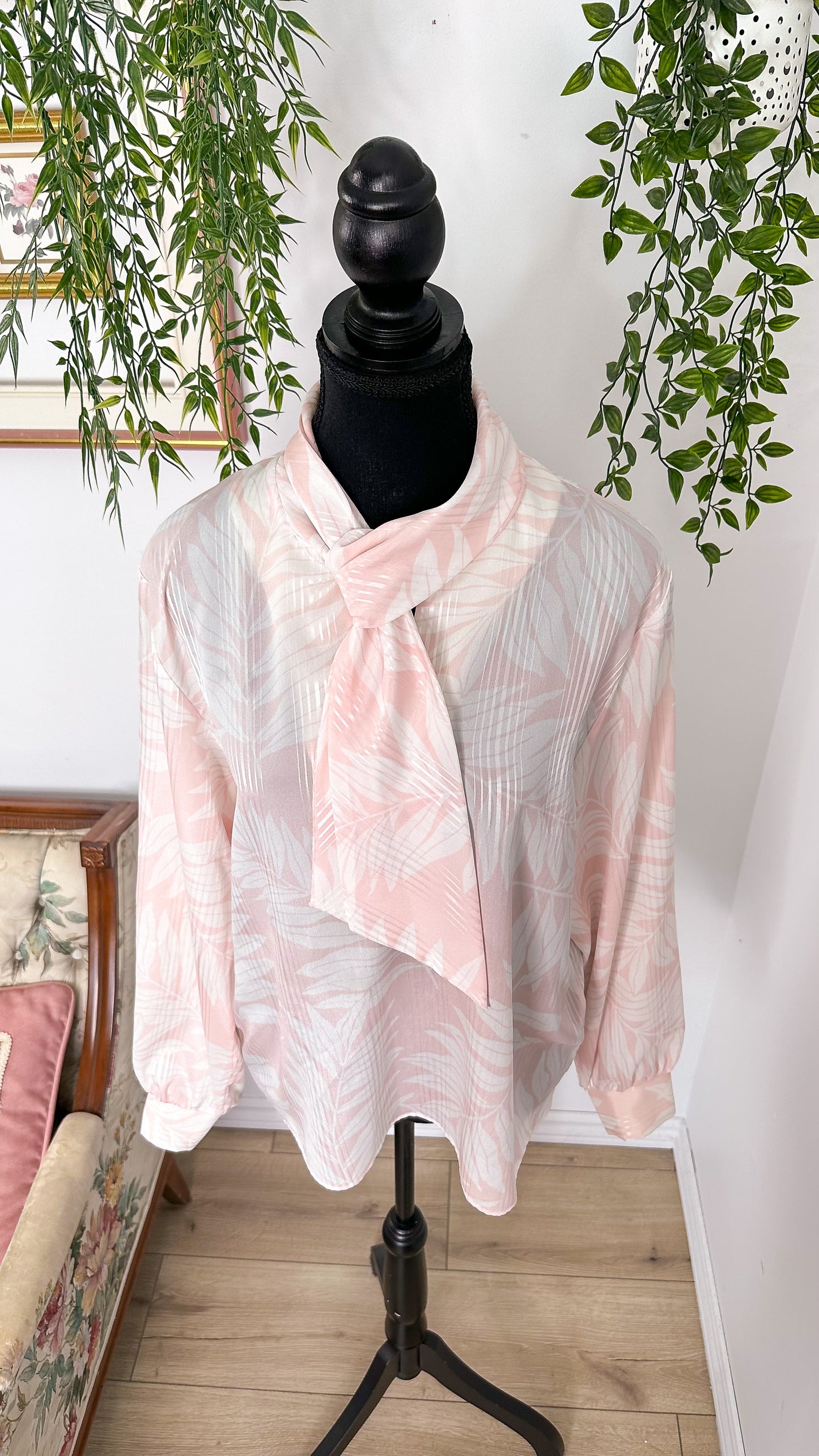 Pale pink leaf pattern blouse - large