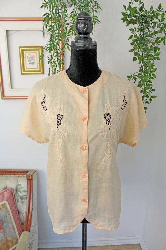 Short-sleeved peach blouse - medium