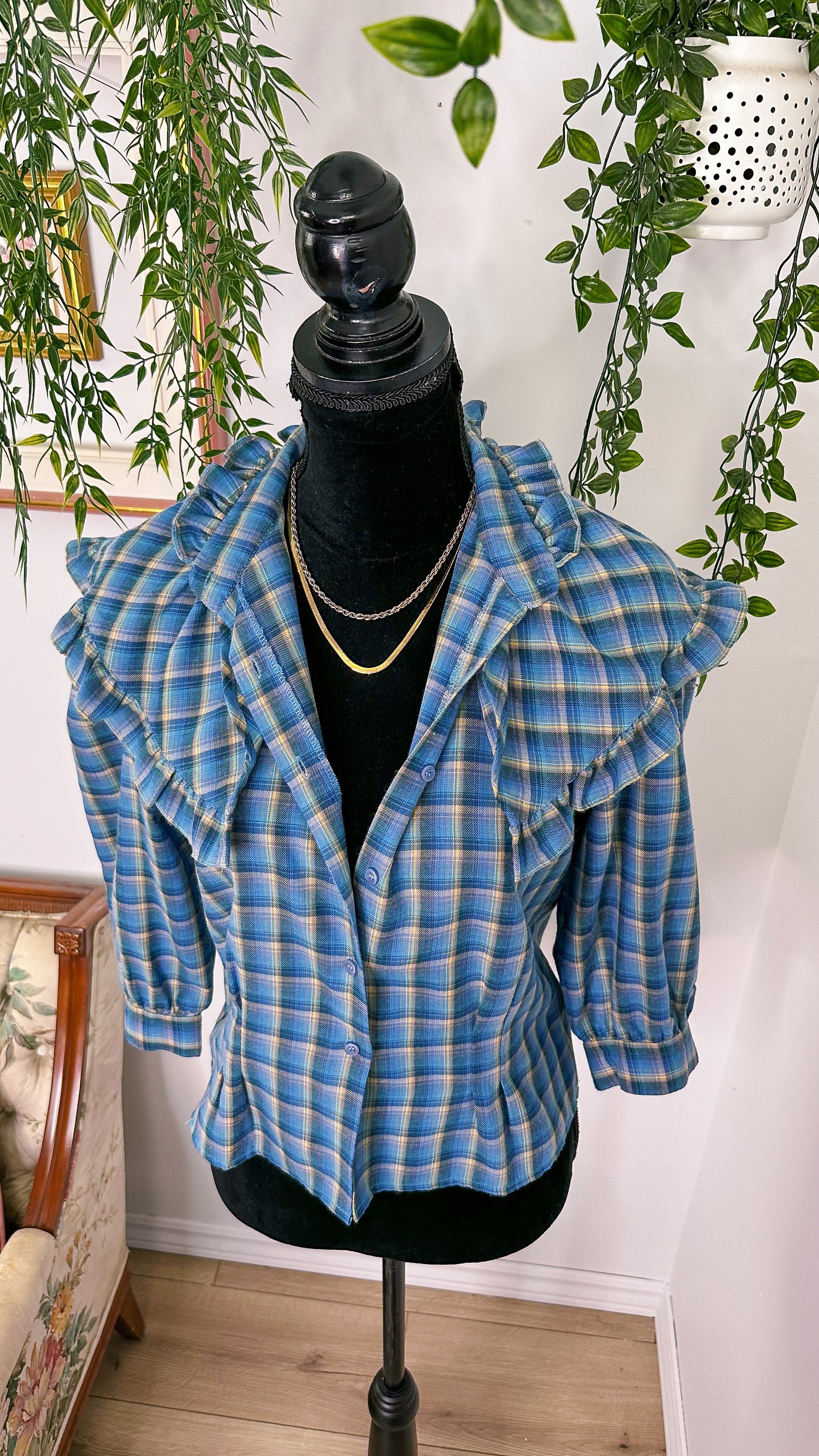 Blue checked blouse with frills- medium – Friperie Marie-Antoinette